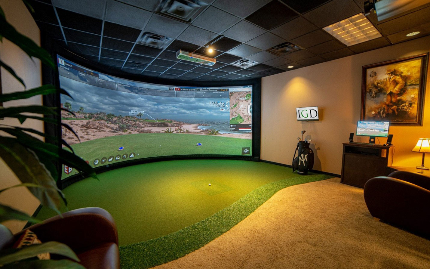 About Golf simulator with a curved screen.